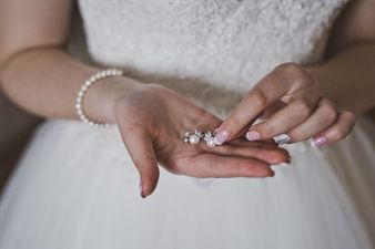 Here’s some advice about choosing jewellery for your wedding