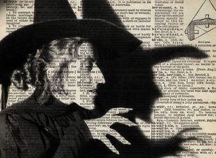 10 fun signs Auntie Flo is on her merry way