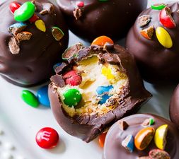 Just LOOK at these no-bake chocolate peanut butter M&M balls