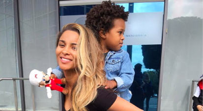 Pregnant Ciara carried her toddler and everyone is giving out