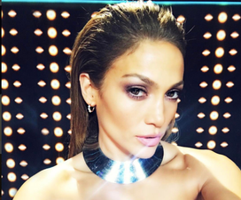 JLo got a new haircut and now we’re CONVINCED she’s a time traveller