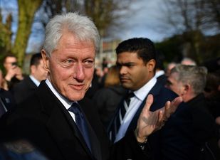 Bill Clinton surprised shoppers in Dublin this afternoon