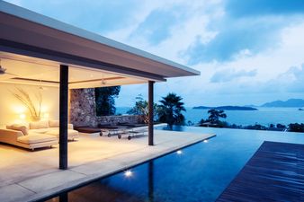 This new dream job pays you a small fortune a month to live in luxury