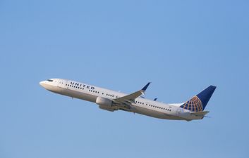 US Airline bans teenage girls from flight… for wearing LEGGINGS