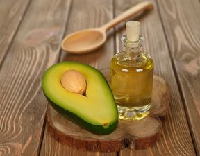 Throw out the coconut oil… avocado oil is the new MUST have for health and beauty