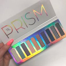 This unicorn makeup palette is €6 in Penneys and it’s just GORGE