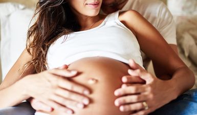 Telling pregnant women not to drink alcohol is ‘sexist’, say experts