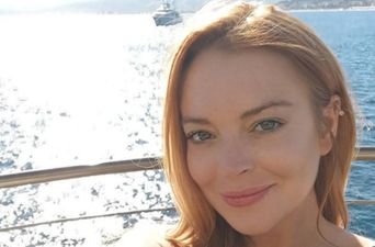 Lindsay Lohan posts a late-night sexy snap… then swiftly takes it down