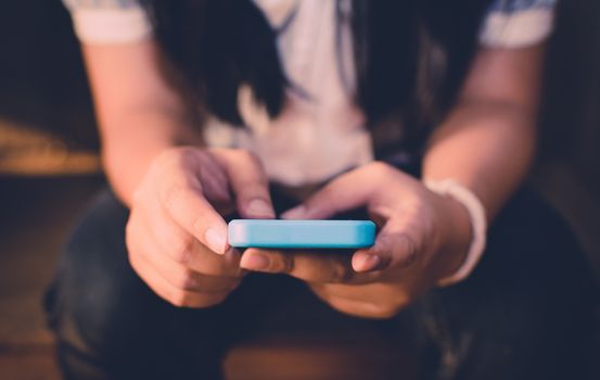 Woman divorces husband over ignored text messages