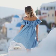 There’s a blog dedicated to sightings of a specific Zara dress and it’s gas