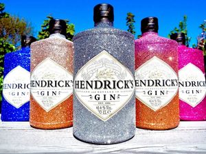 Glittery gin and prosecco bottles are here… and we just adore them