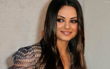 So Mila Kunis now has a blonde bob… and she looks completely different