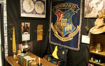 Teacher builds Harry Potter themed classroom and it’s magical