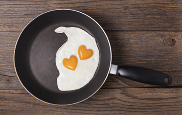 We’ve been cracking eggs open the wrong way all this time, lads