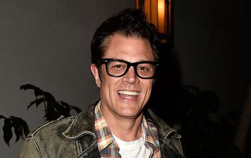 Johnny Knoxville finds inappropriate sign in Ireland and it’s gas