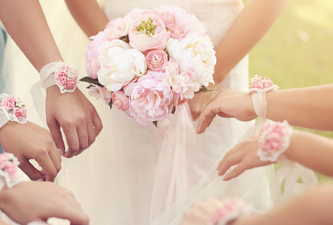 This bride had 14 bridesmaids and just LOOK at their dresses