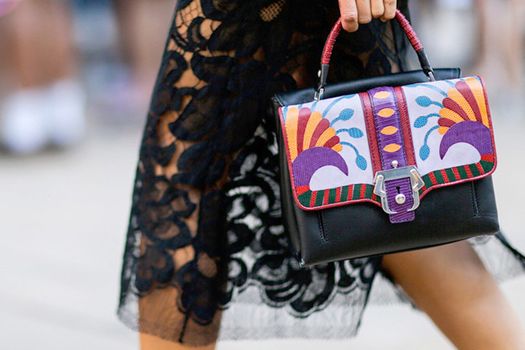 7 beauty essentials you should always keep in your handbag