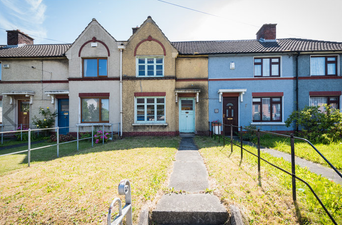 This Dublin house is going for nearly €350,000 and the absolute state of it
