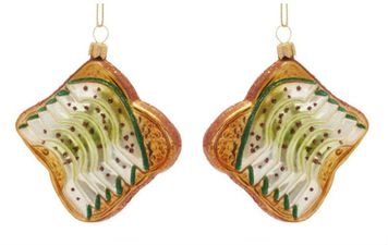 Have a very Millennial Christmas with this avocado toast tree decoration