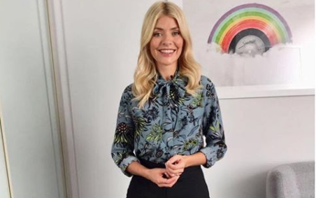Holly Willoughby's entire festive outfit