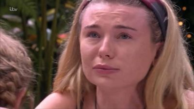 ‘You need a burger!’ The moment Toff met her MUM in the Jungle is so cute