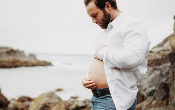 This dad-to-be’s food baby pregnancy photo shoot is next level