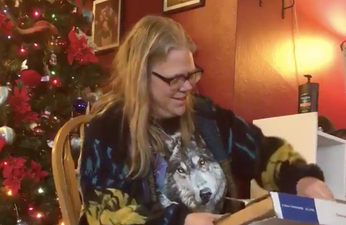This adorably festive Christmas proposal story will melt your heart