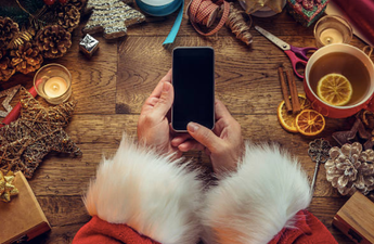 The 9 eternal struggles of using Tinder during the holiday season