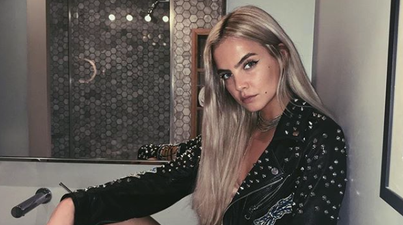 The ‘cool girl spread’ is the Instagram pose taking over this year