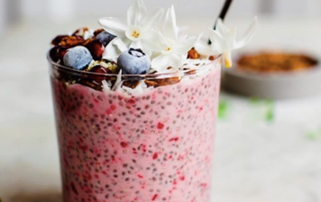 Botanist criticises clean-eating bloggers for putting ‘toxic flowers’ on food