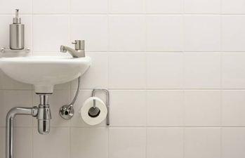 Woman tries to use charcoal teeth-whitening kit… and it explodes all over her