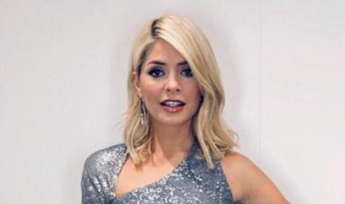 Holly Willougby is wearing Topshop on Dancing On Ice and looks STUNNING