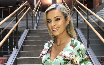 We’ve found Pippa’s gorgeous green blouse… that also comes in a dress