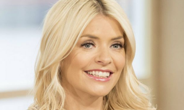 Holly Willoughby is back and people are freaking out over her €185 skirt