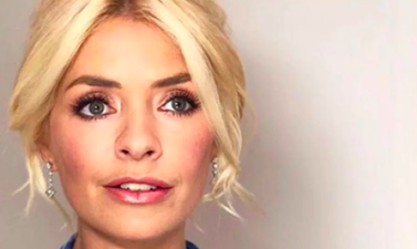 We’re obsessed with Holly’s miniskirt (the bad news is it’s €360)