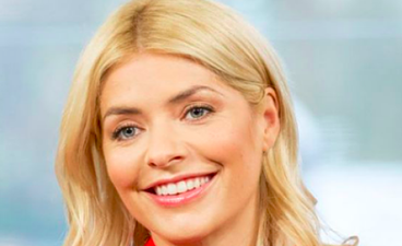 Holly is wearing a dress from Next today and we actually LOVE it