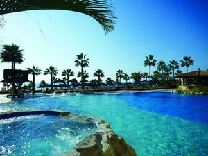 Turquoise coasts and white sand shores: 2 jaw-dropping destinations on our radar