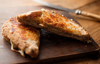Apparently this is how you make the ‘perfect’ cheese toastie… and no