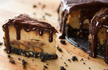 No bake Reese’s cheesecake is the stuff of dessert dreams