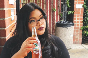 Blogger criticized for her ‘tiny’ engagement ring hits back at online trolls