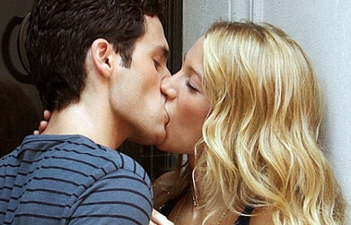 #ShiftHappens 7 things every Irish gal does when she gets a new fella