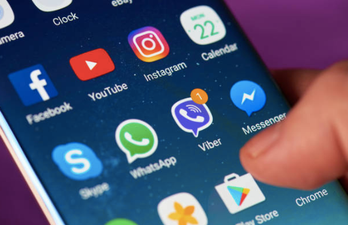 Google to fix ‘sit on my face’ predictive text issue for Android users