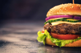 ‘Serious food poisoning outbreak’ presented by beef burgers, warns FSAI