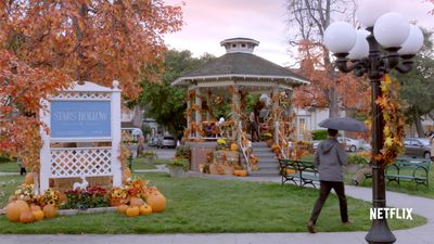 This Gilmore Girls fan got engaged on the ACTUAL Stars Hollow gazebo