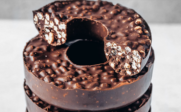 These 3-ingredient chocolate crunch doughnuts are actually KIND of healthy