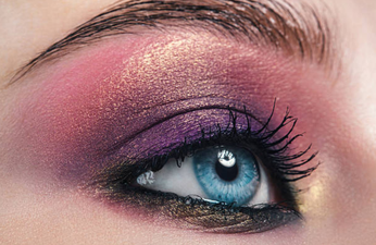 Urban Decay is being praised for showing ‘real skin’ on its Instagram page