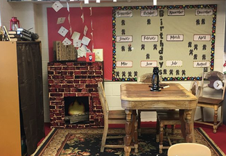 A teacher just transformed her classroom into Hogwarts, and we’re dead