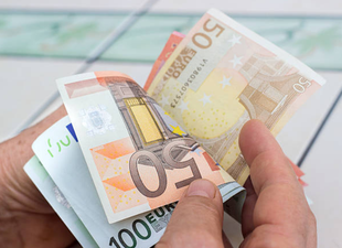 A very large amount of us think we’ll end up making more money than our parents