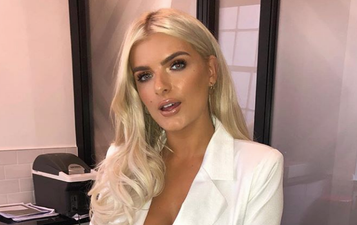 Ashley Kehoe wore the snakeskin skirt of DREAMS last night (and it’s only €20!)