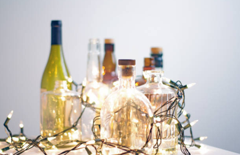 This Christmas card is filled with GIN and we’re sending it to our BFF ASAP